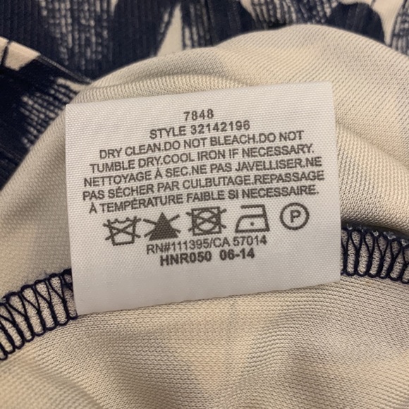 Tory Burch Kimber blouse XS navy and off white print. 2 pocket chest. NWTS - Picture 8 of 9